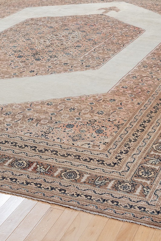 Tabriz Antique 571