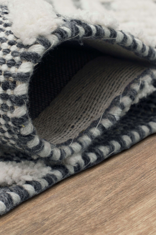 Sirocco Tipaza Black/White by Drew & Jonathan CloseUp