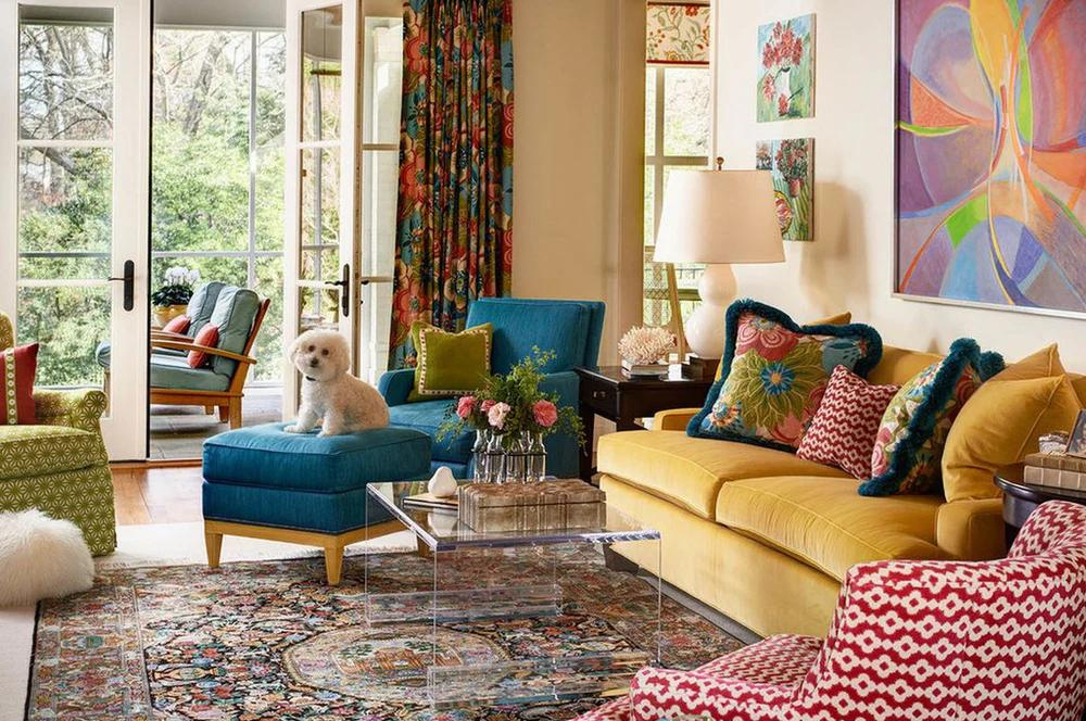 Decorating with patterned sales sofa